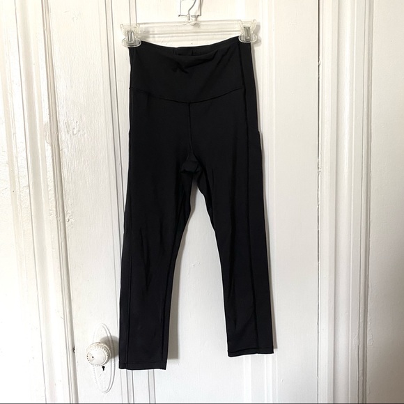 Athleta Ultimate Stash Pocket Capri Legging 21.5” - Picture 2 of 11